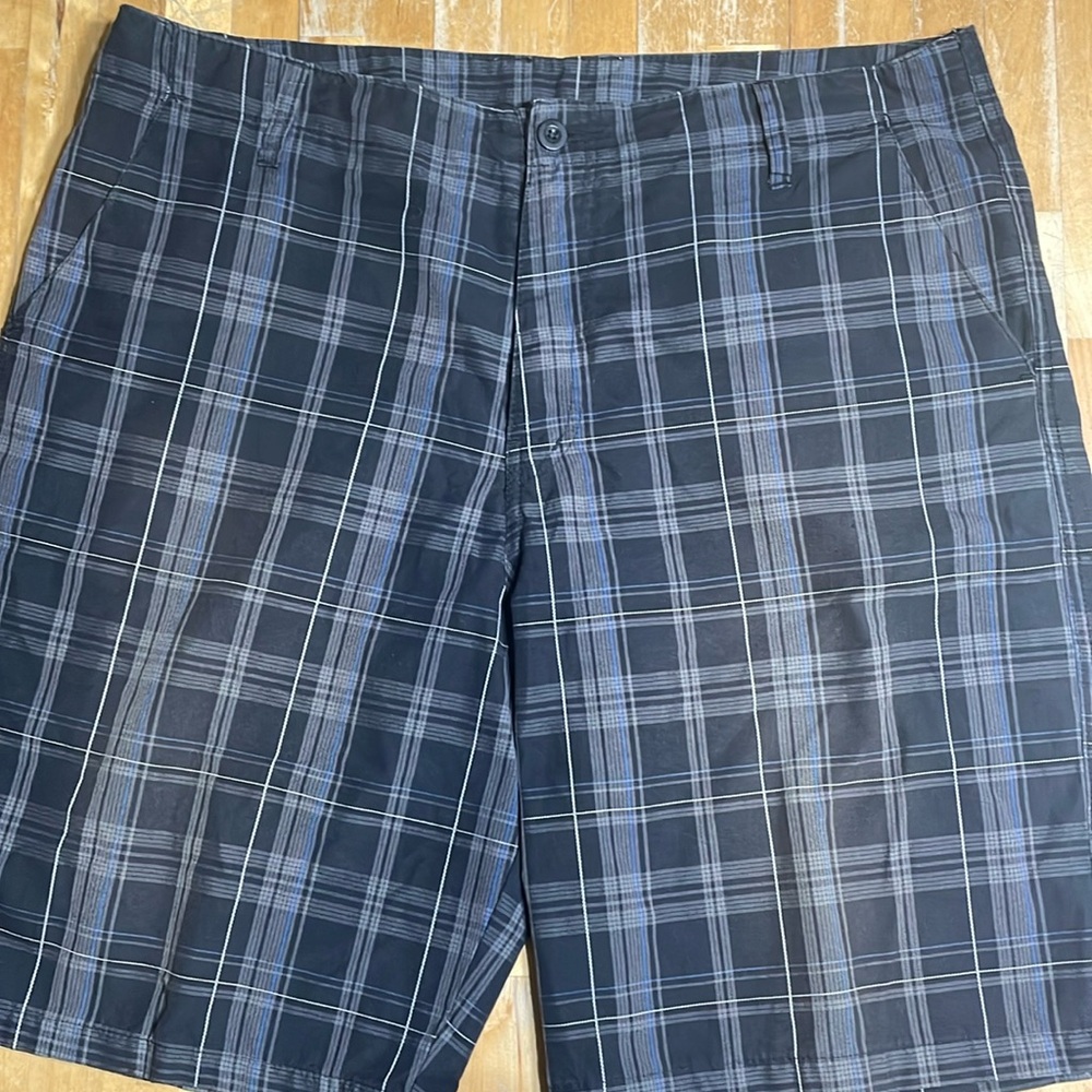 Men’s Burnside plaid shorts